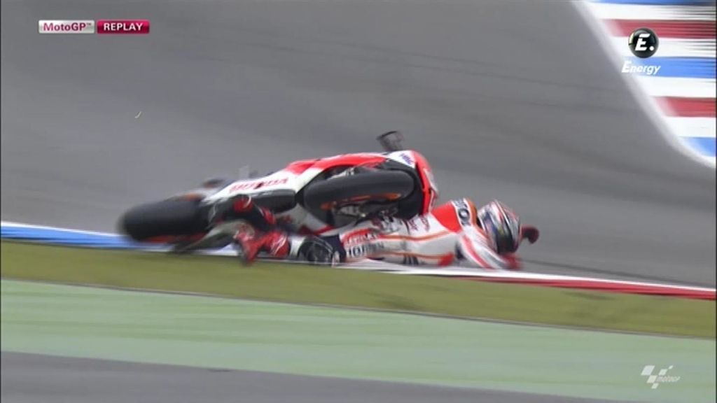 Aparatosa caída de Marc Márquez en los libres de Assen
