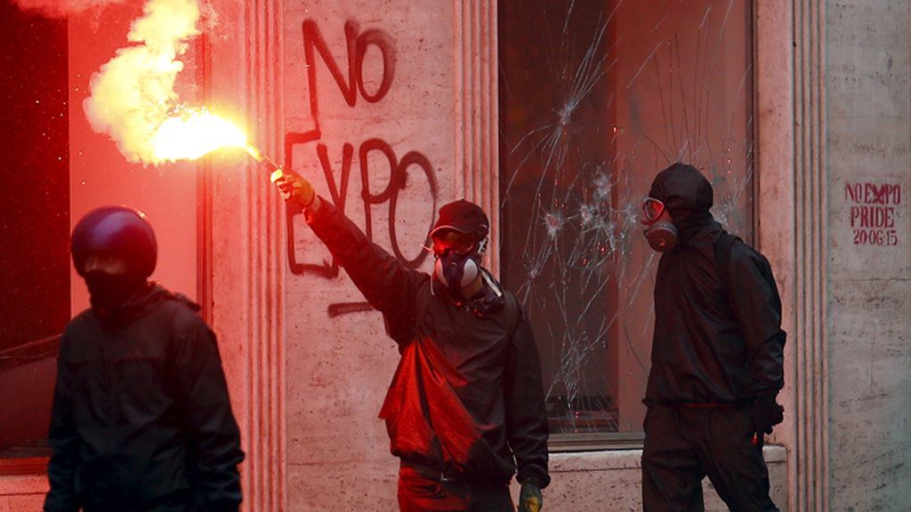 Batalla campal en Milán contra la Expo 2015