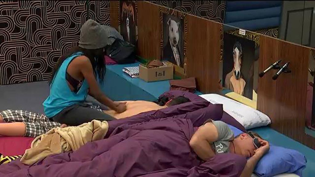 El concursante tiene una contractura en la espalda