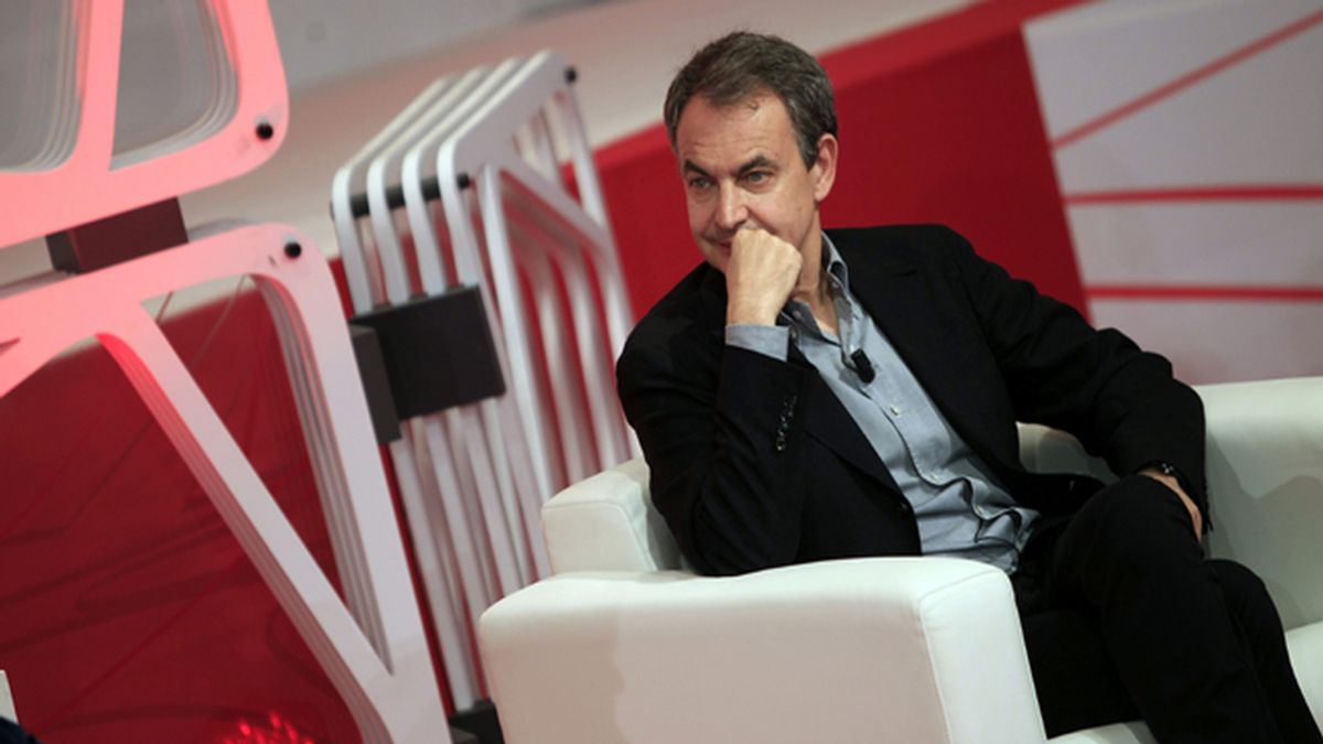 Zapatero llama a los socialistas a construir "el momento social de Europa"