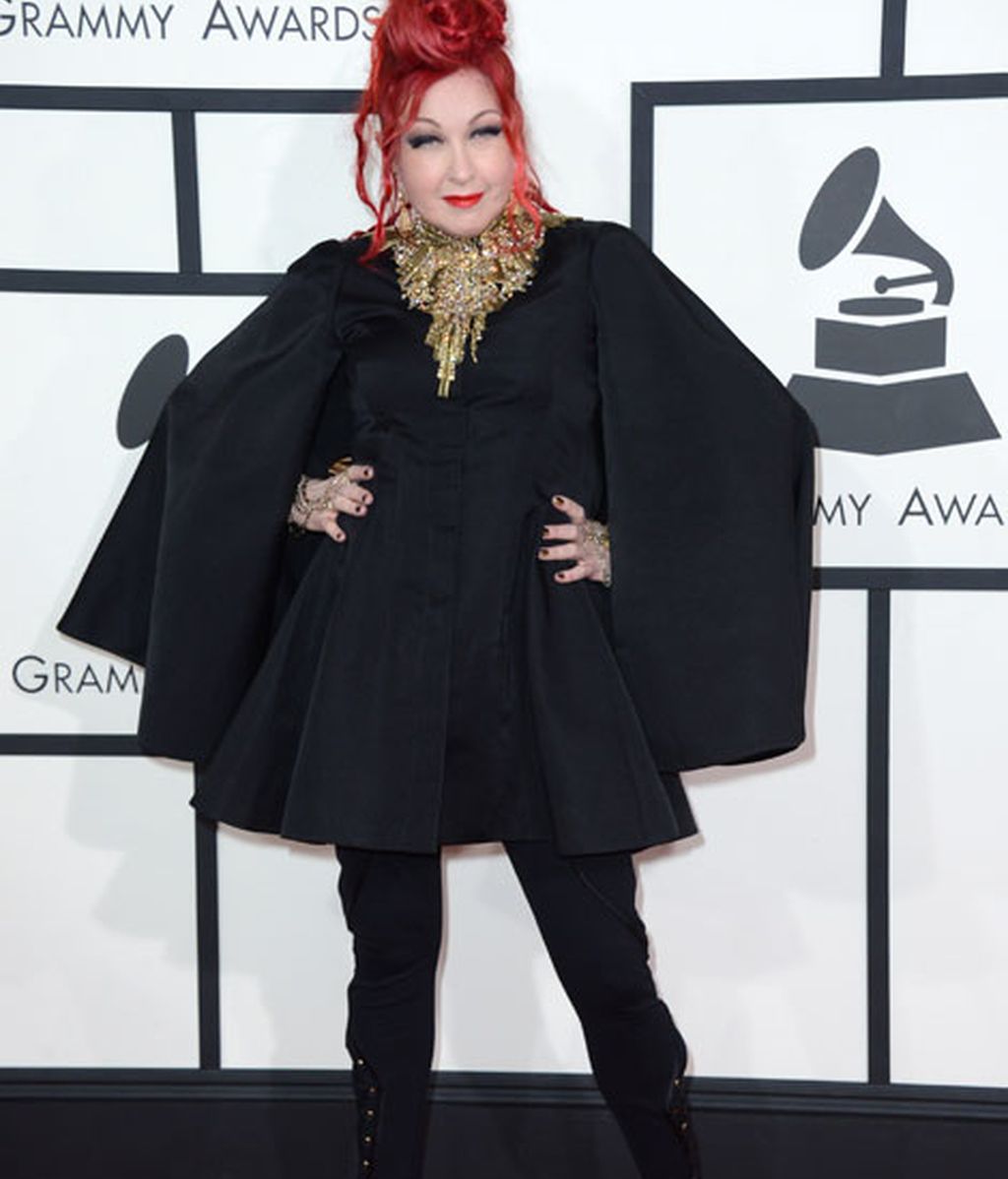 Brillos, escotes y transparencias, en la alfombra roja de los Grammy