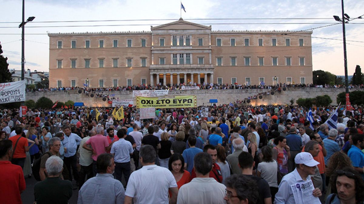 Miles de griegos salen a la calle para apoyar a Tsipras antes de la cumbre de la UE