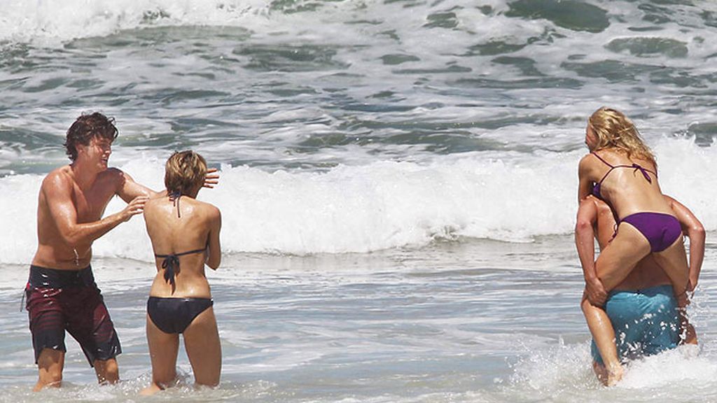 Naomi Watts, con el hijo de su mejor amiga en 'Las abuelas'