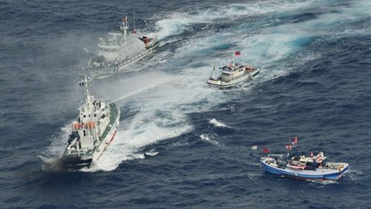 En la imagen embarcaciones taiwanesas en las aguas de las islas Senkaku, motivo de la disputa en Japón y China.