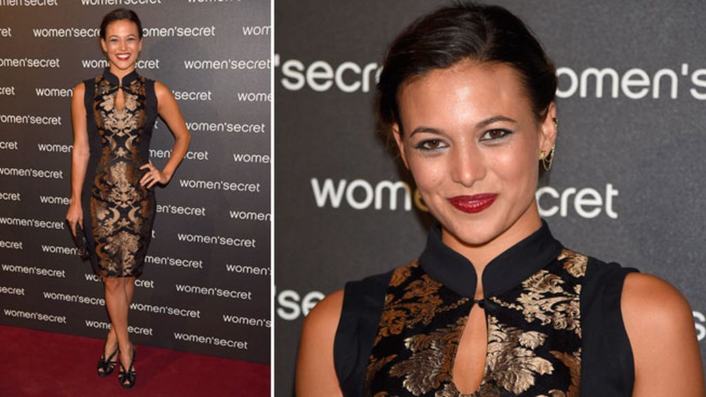 Flecos rojos y stilettos negros: Elsa Pataky, toda una 'Dark Seduction' en Madrid