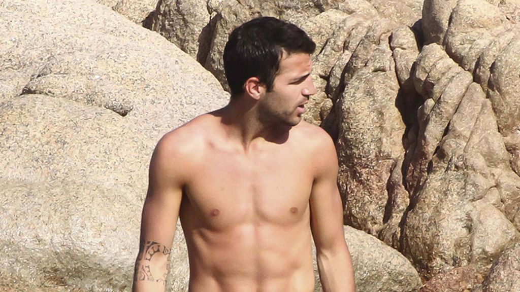 Cesc y Daniella, playa y compras en Cerdeña