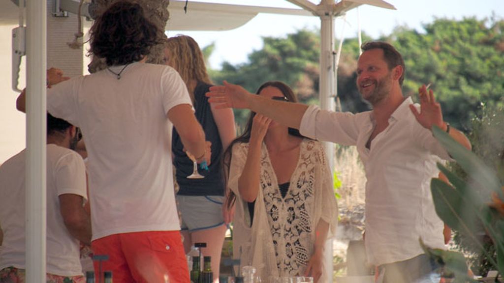 Orlando Bloom se lo pasa 'pipa' en Ibiza con amigos y Erica Parker... ¿su nuevo amor?