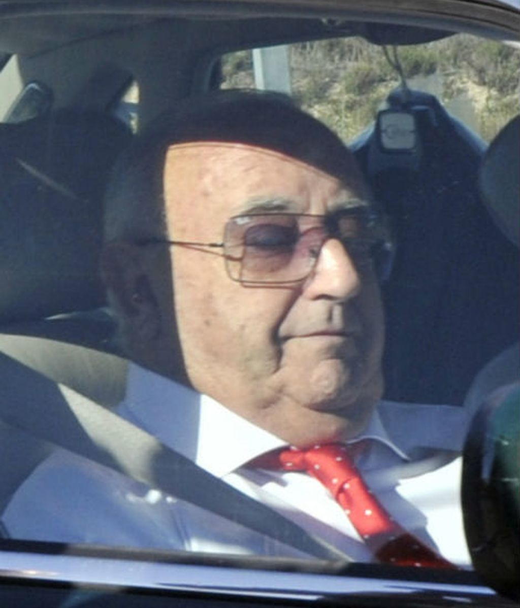 El padre del novio, Humberto Janeiro, que coincidió con su ex mujer, Carmen Bazán