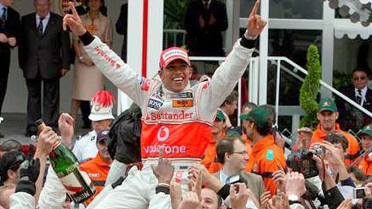 Lewis Hamilton celebra el triunfo: Foto: EFE