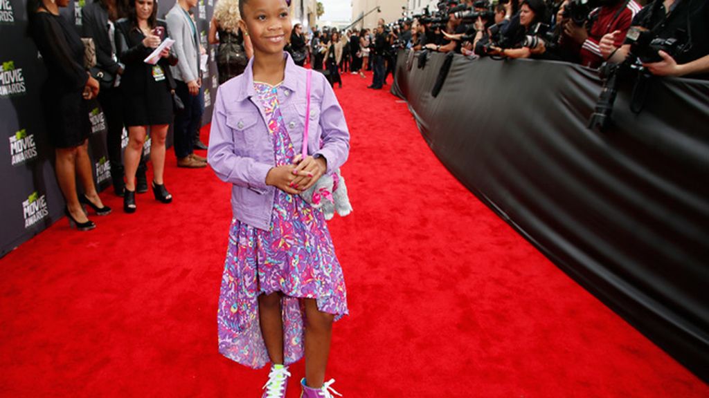 La actriz Quvenzhane Wallis apuesta por el violeta