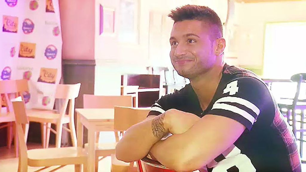 Ángel, a Jeni: “No entiendo que en las citas te hagas la dura”