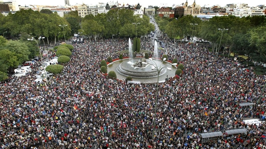 Miles de personas se han concentrado en los alrededores del Congreso para pedir más democracia
