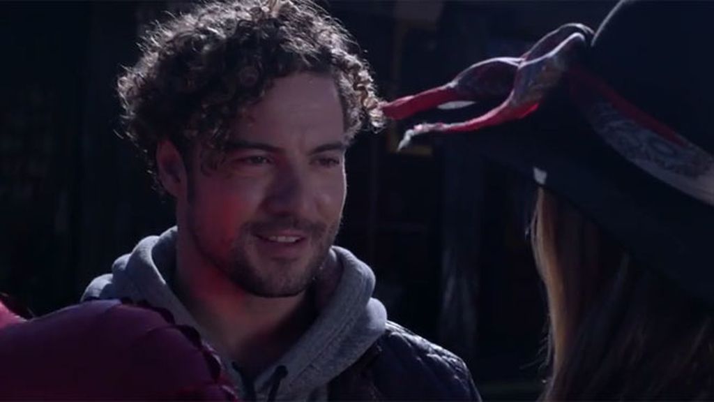 Un paseo en barco, abrazos y besos: así se gestó el romance de Bisbal y 'China' Suárez