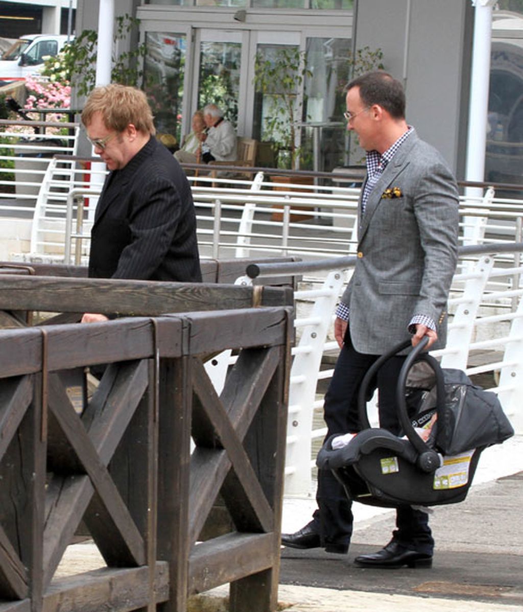 Zach, el bebé viajero de Elton John