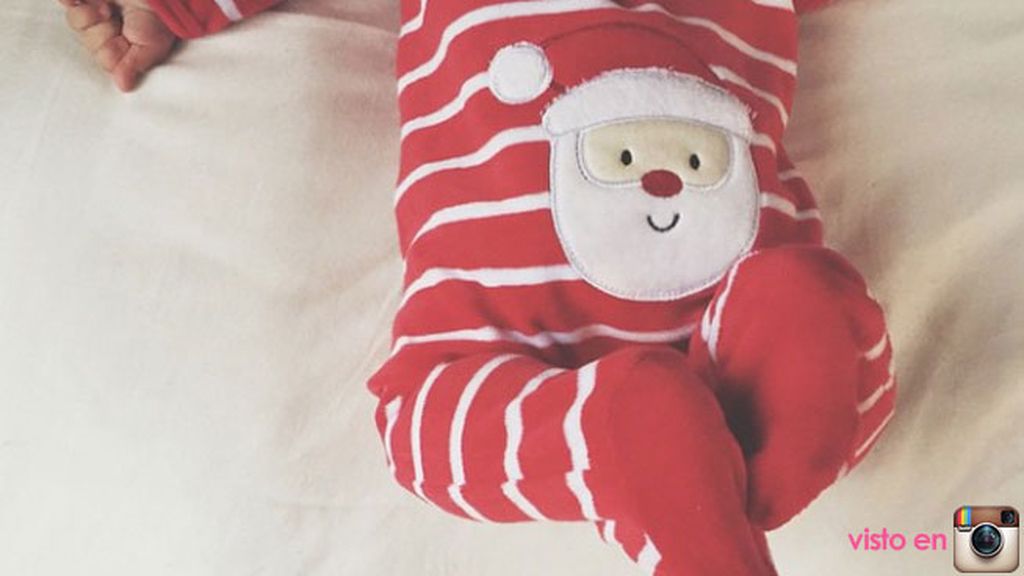 Raquel del Rosario vistió a Leo con un body muy navideño