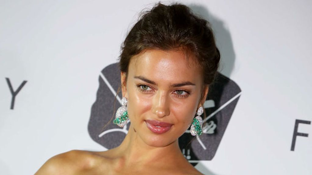 Irina Shayk derrocha glamour en Cerdeña