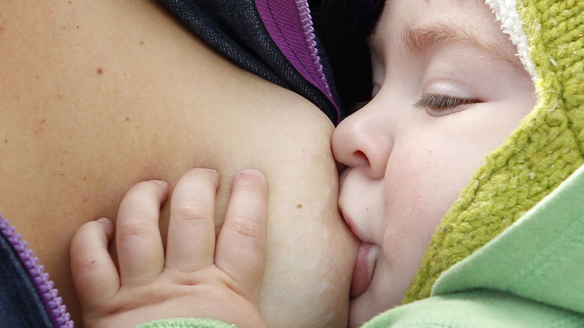 El contacto entre madre y bebé en la sala de partos resulta en mayor éxito en la lactancia