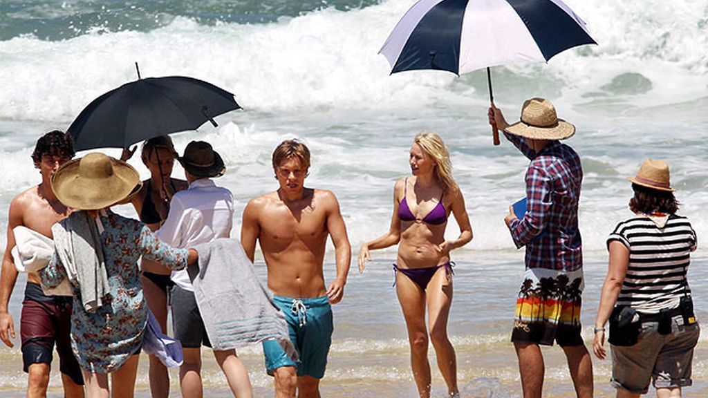 Naomi Watts, con el hijo de su mejor amiga en 'Las abuelas'