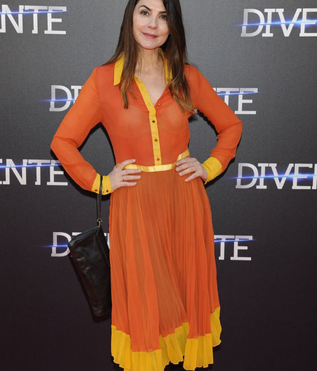 Ana Fernández con un colorido 'look'