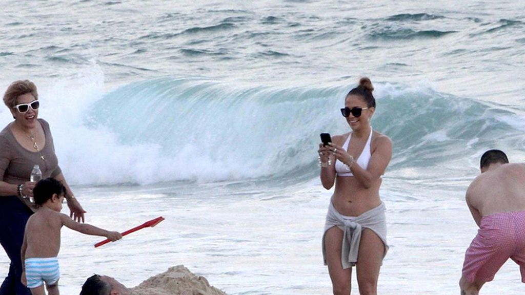 Jennifer López, Casper, el guardaespaldas y los niños, en Río de Janeiro