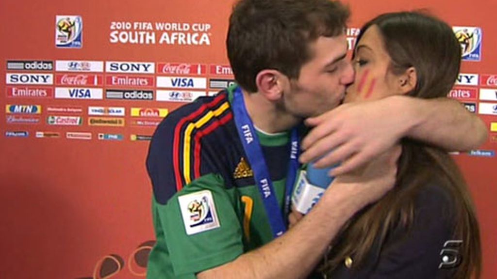 El beso de Iker a Sara, de campeonato