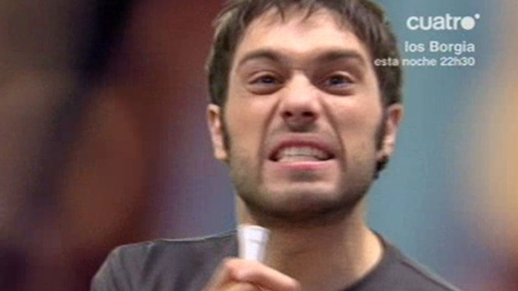 Dani cantando como un loco