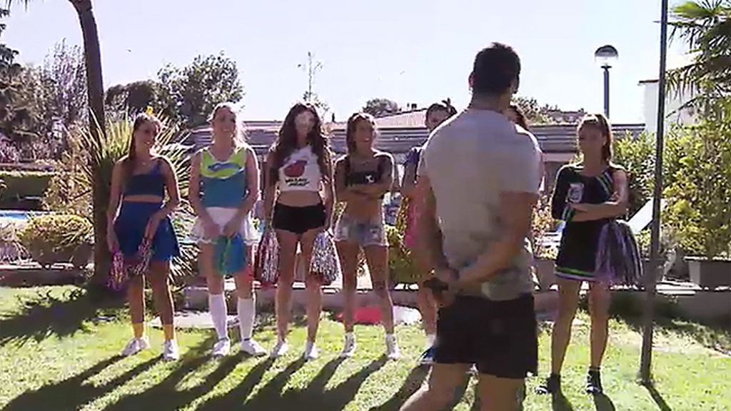 Las pretendientas han competido por conseguir una cita con él