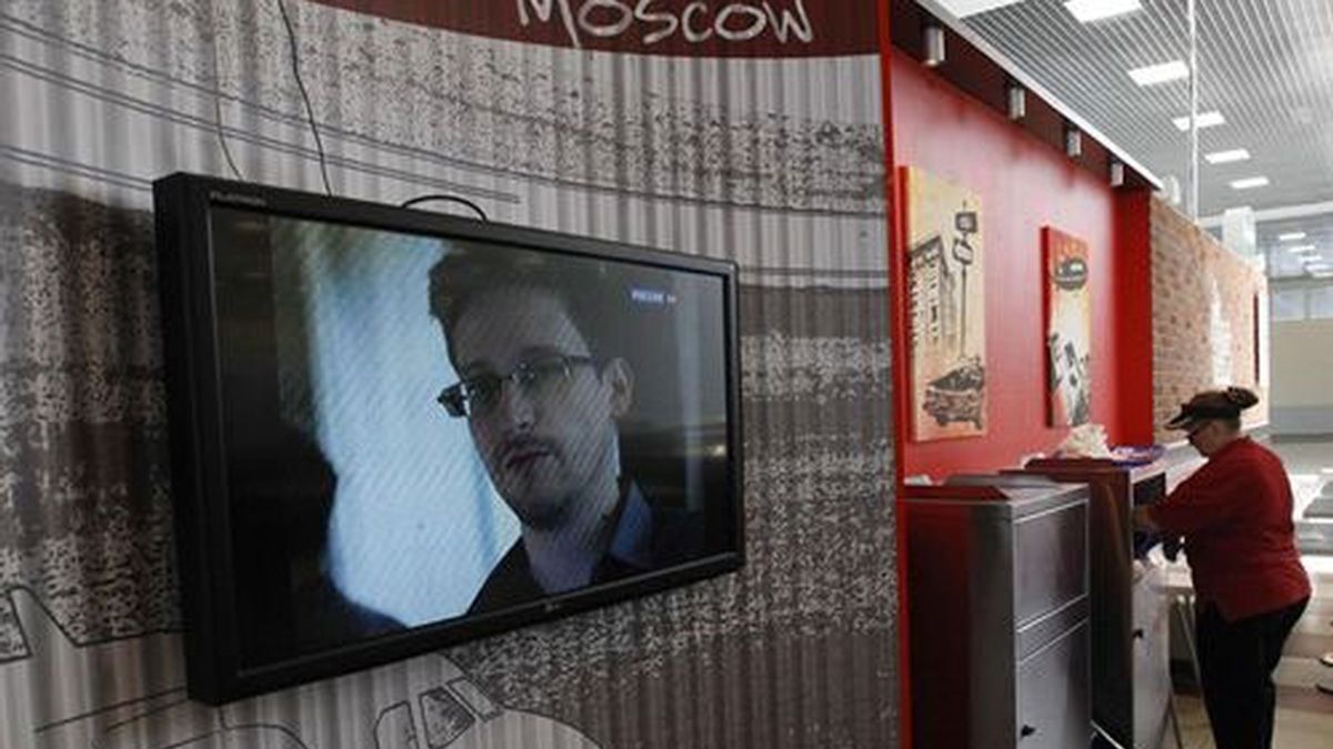 Snowden recibe estatus de refugiado en Rusia