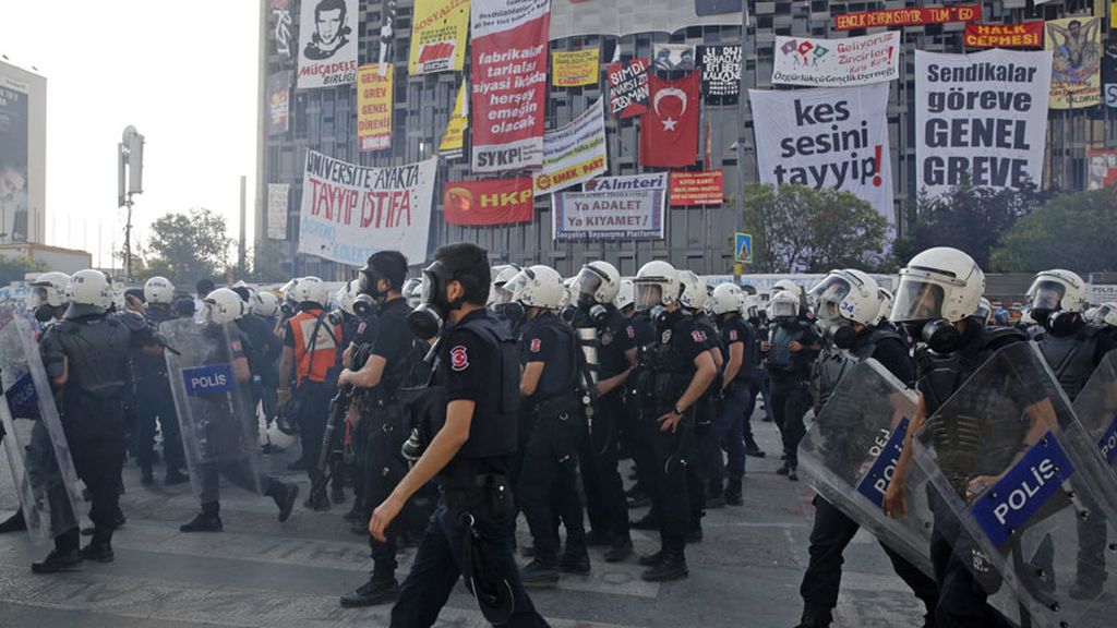 Plaza Taksim, escenario de guerra en Turquía