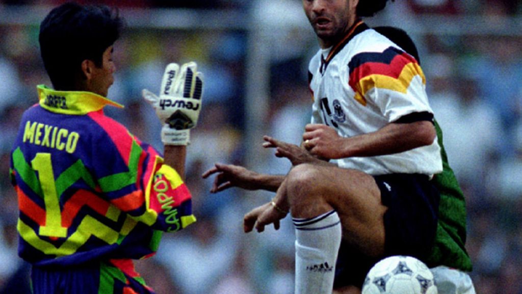 Jorge Campos, o la camiseta más fea de la historia de los mundiales