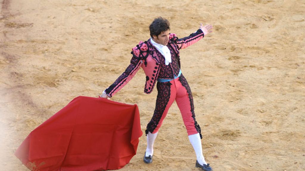 Fran Rivera lleva a su novia a Ronda y Cayetana intima con Eva González