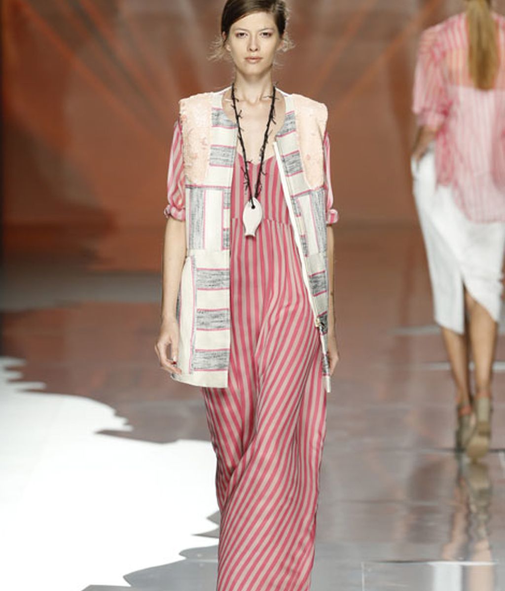 Siluetas fluidas y prints marineros