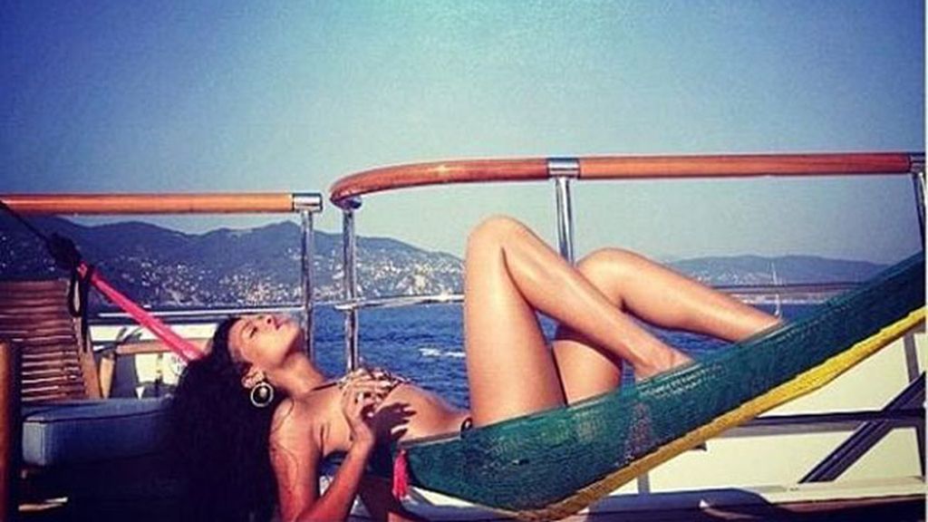 Rihanna se relaja en Saint-Tropez Rihanna se relaja en Saint-Tropez
