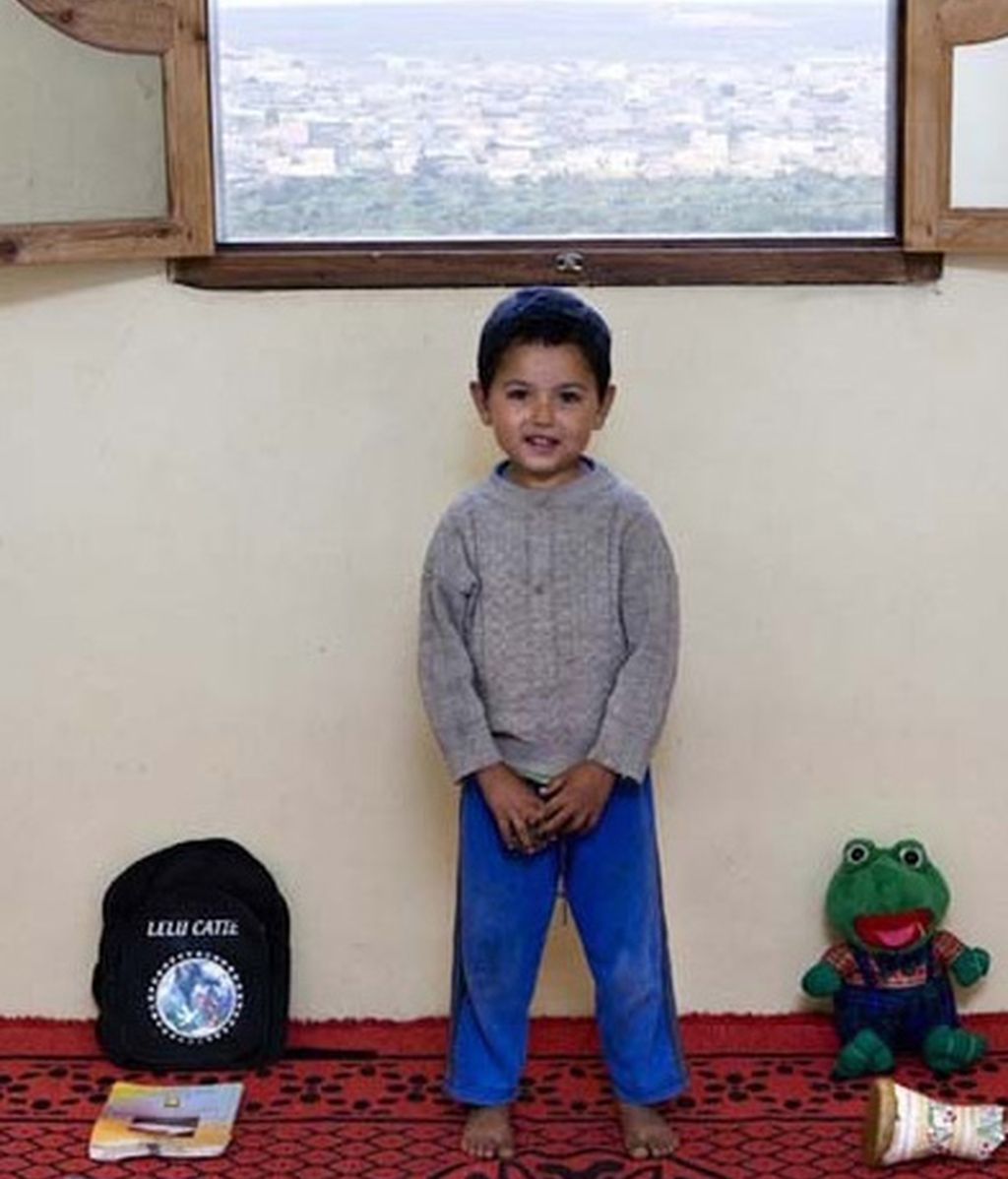 Niños de todo el mundo con sus juguetes