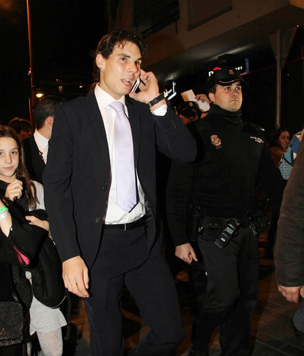 Sin chándal y a lo loco: los chicos de la Davis lo celebran en Sevilla