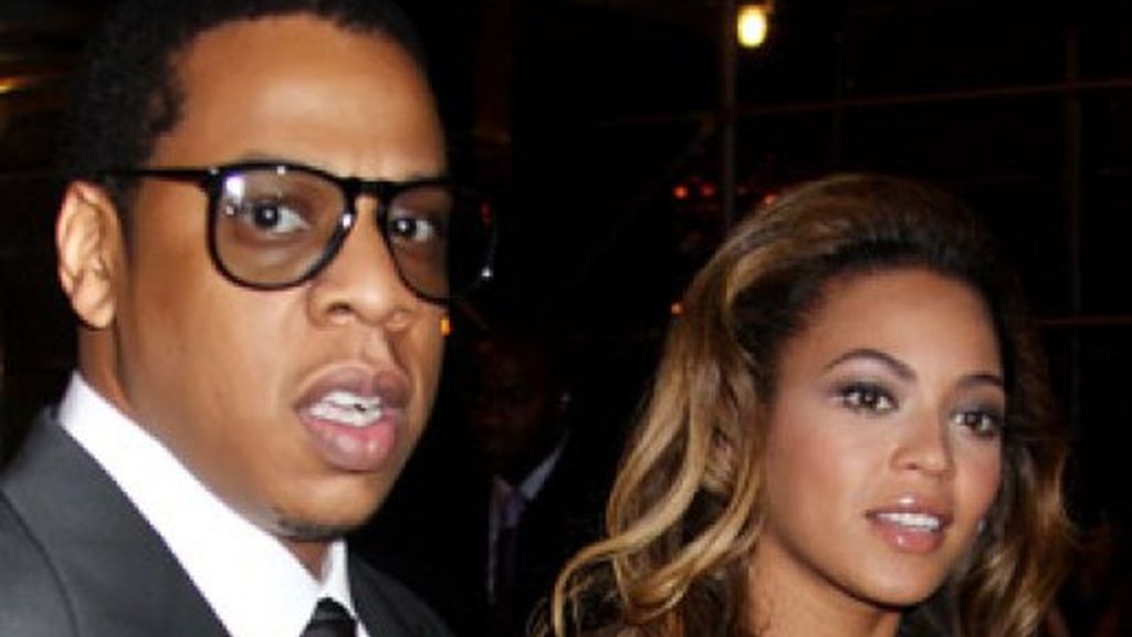 ¿Cómo se llaman las celebrities al oído?