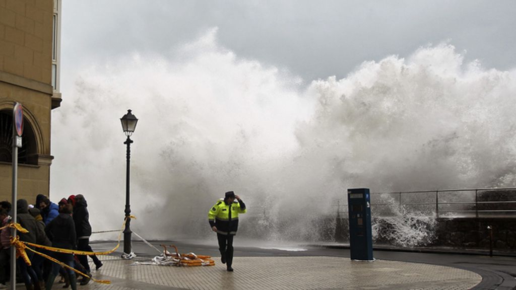 Destrozos por el temporal en Bermeo y San Sebastian