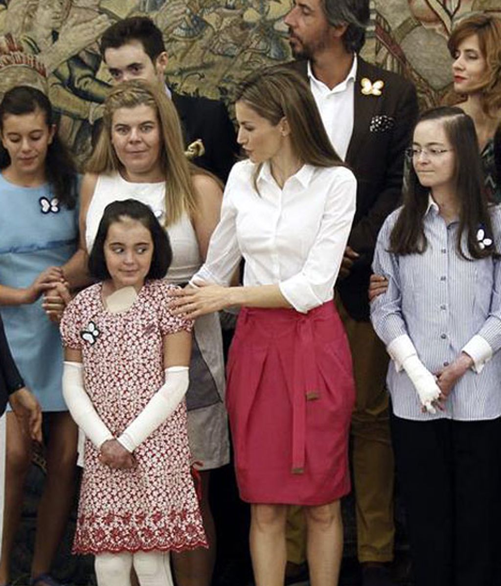 La Reina Letizia apoya a los afectados con "piel de mariposa"