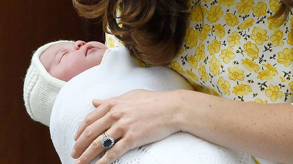 Los duques de Cambridge presentan a su primera hija
