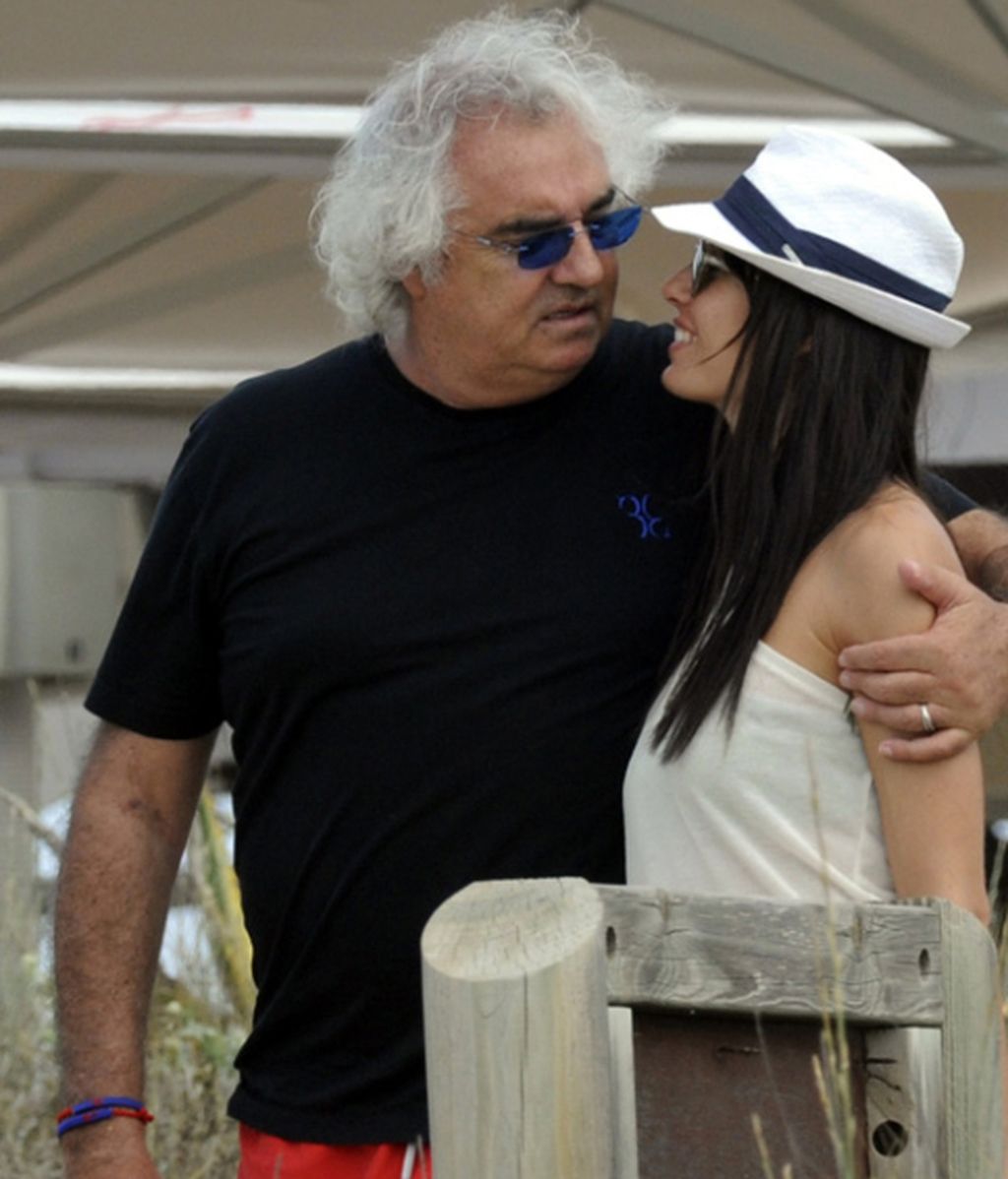 Briatore sigue presumiendo de mujer, ahora en Formentera