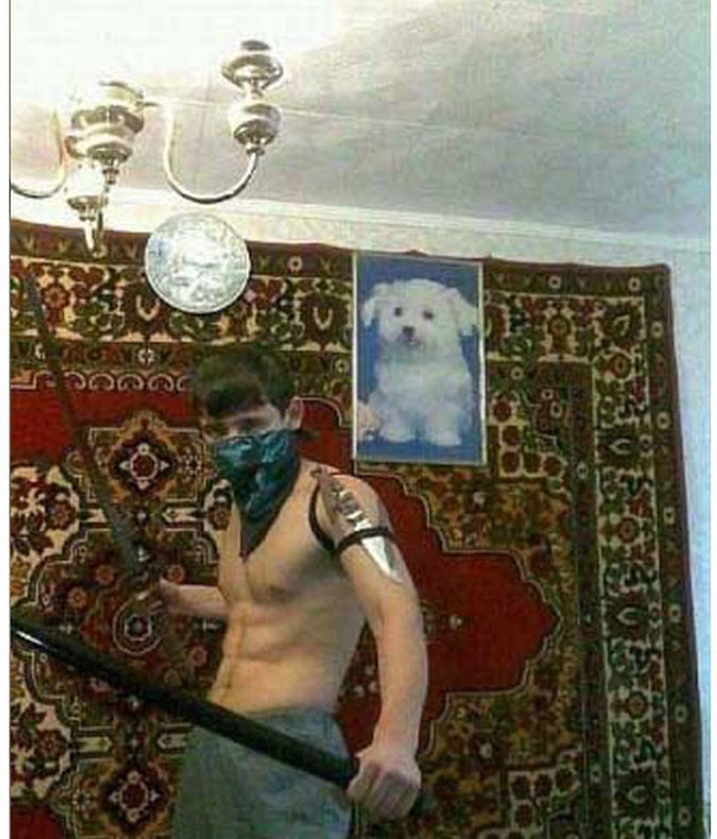 Corazones solitarios en poses imposibles