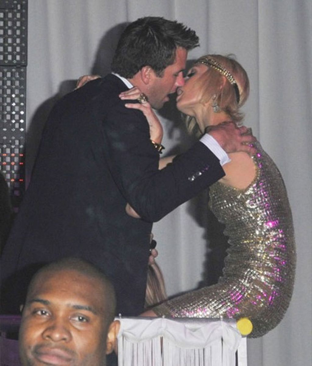 Así pone 'cachondo' Paris Hilton a su novio