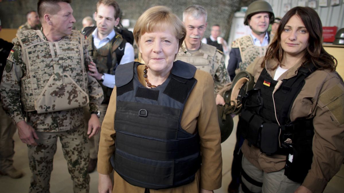 Merkel visita a las tropas en Afganistán