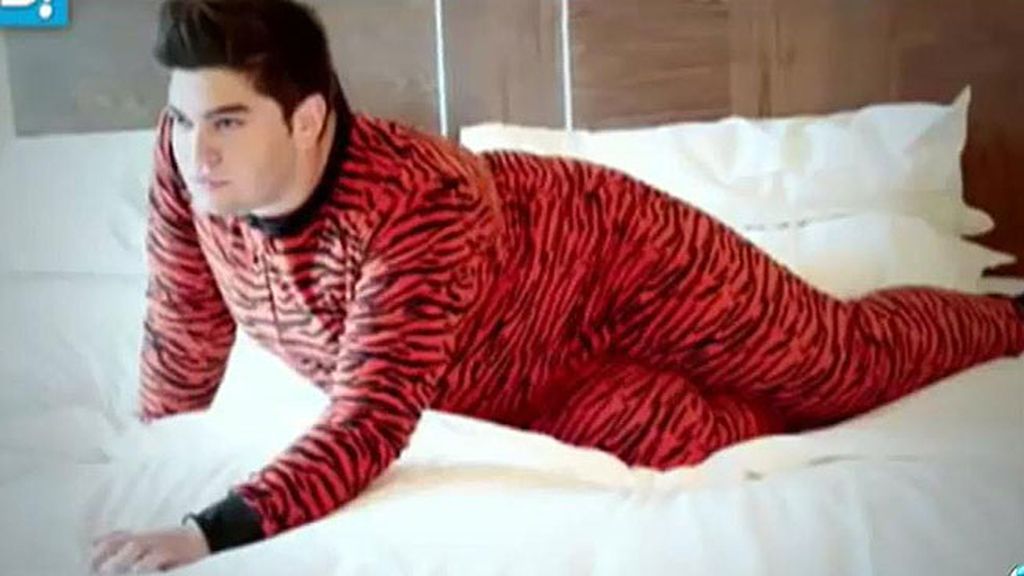 El amigo de Chabelita posa para '¡Qué me dices!'