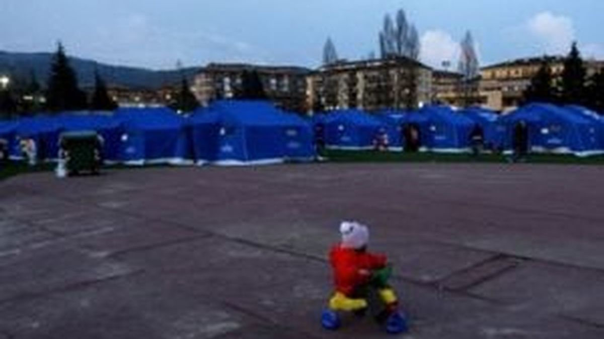 Silvio Berlusconi ha visitado el epicentro de la tragedia. Vïdeo: Informativos Telecinco