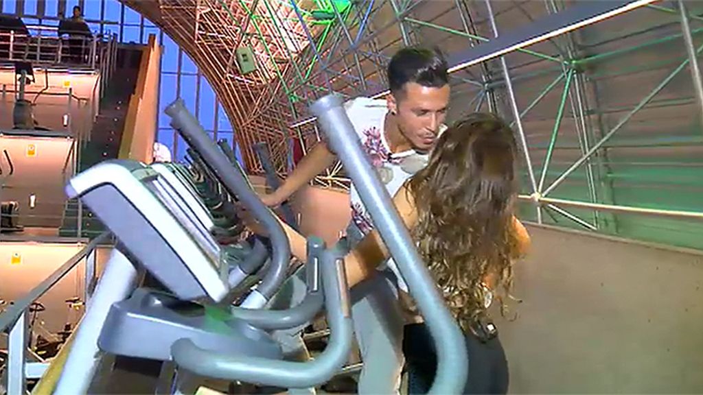 Steisy, a Ale: “Has hablado en esta cita más que en todo el trono de María”