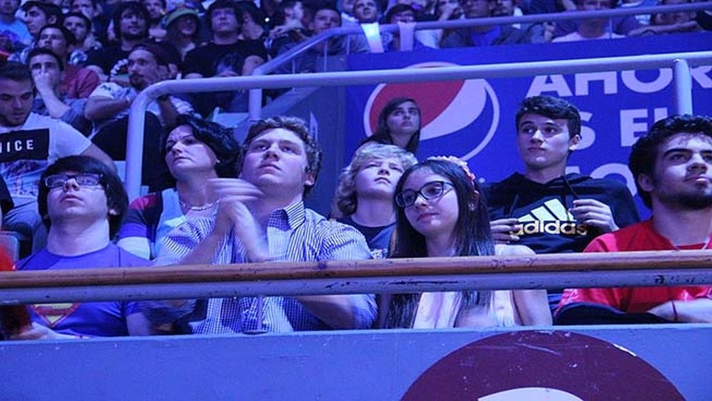Miles de aficionados jalean a los equipos durante las finales de la 'LCS' en Madrid