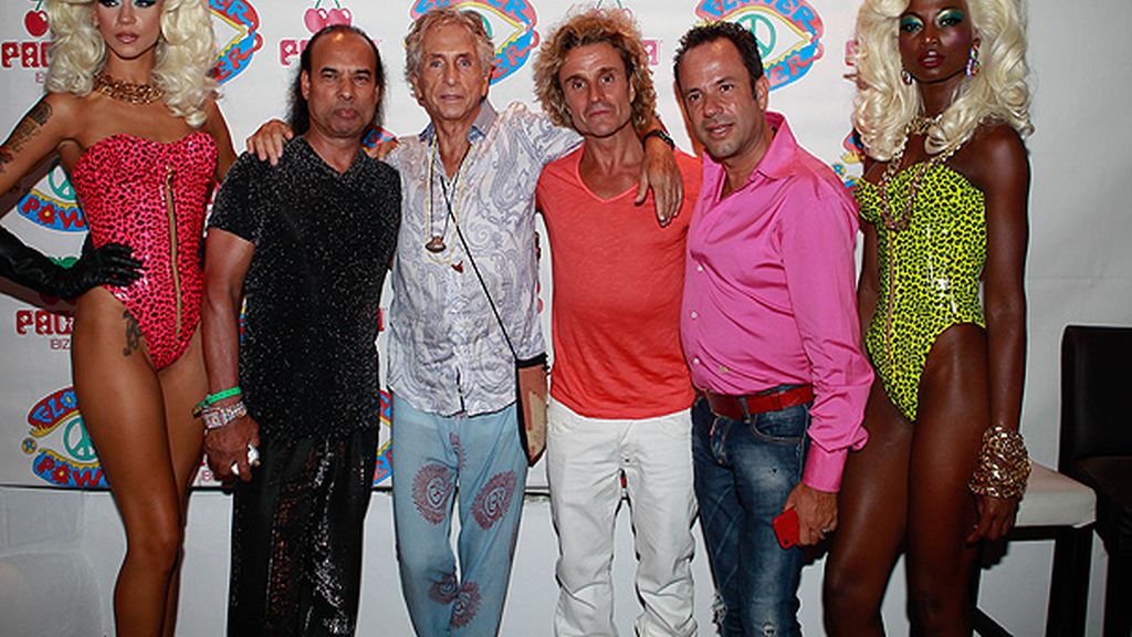 La fiesta 'Flower Power' de Ibiza saca el lado más hippie de los famosos