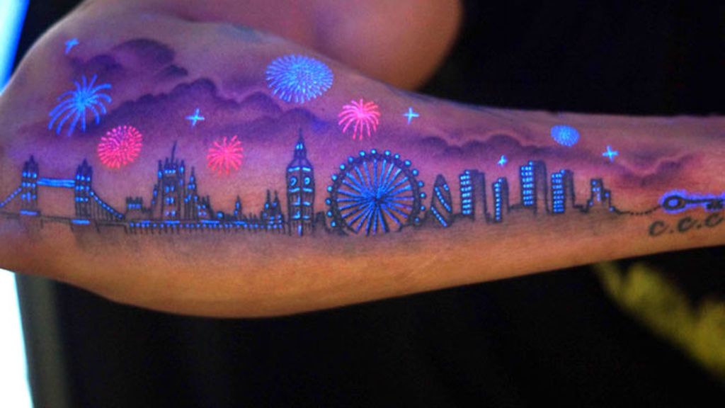 Tatuaje ultravioleta y ultrachic