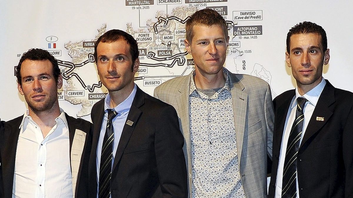 Los ciclistas Mark Cavendish, Ivan Basso, Ryder Hejsedal, y Vincenzo Nibali, durante la presentación del Giro 2013. Foto: EFE.